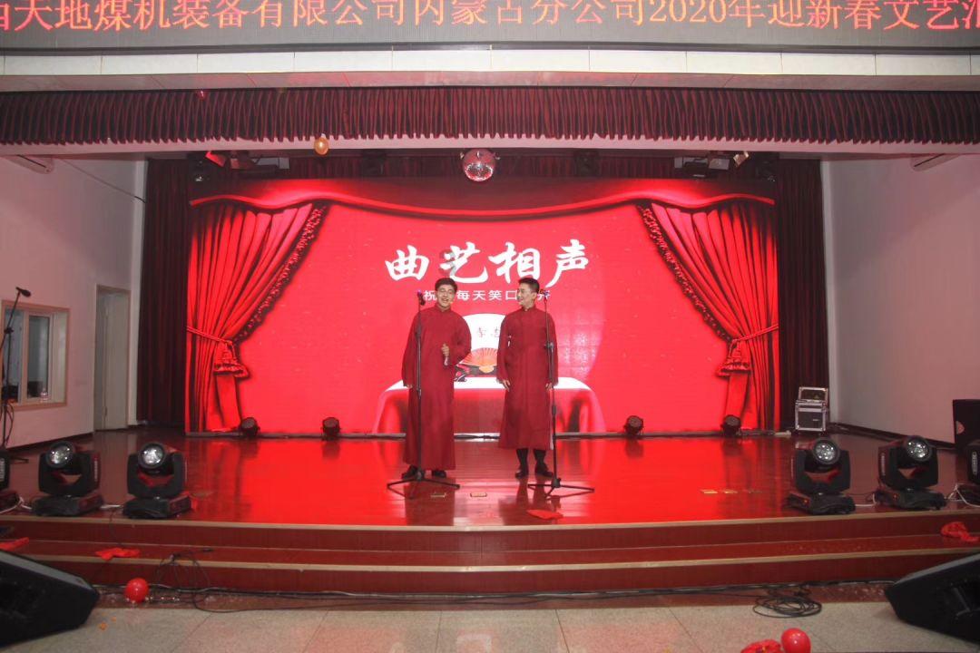 江疏影剪了新齐肩发型洋气10倍,穿卫衣+皮裤走机场,时髦减龄